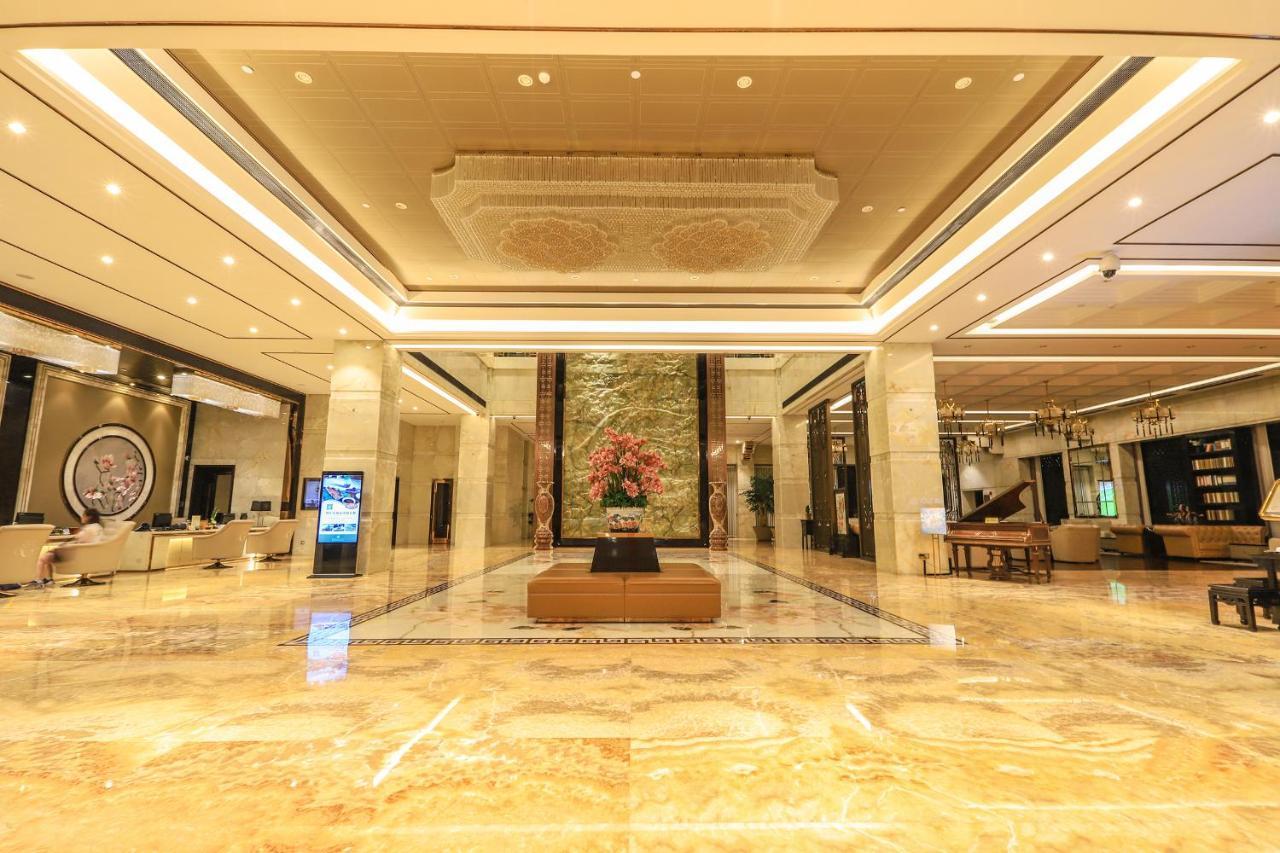 Royal Garden Hotel Shanghai-Free Shuttle To And From Disney & Pvg & Close Metro Line2 Easy To Sha New Expo Exterior photo