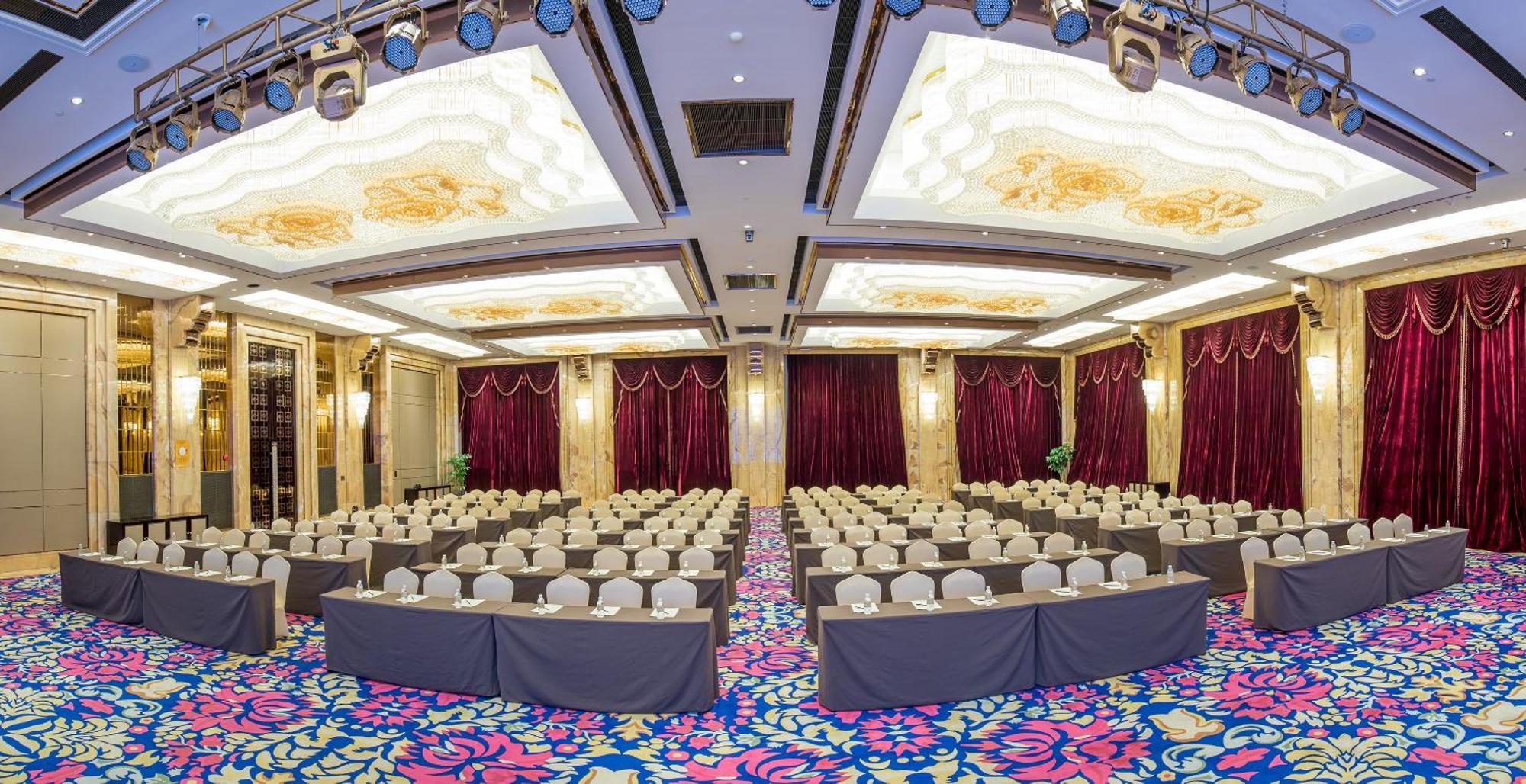 Royal Garden Hotel Shanghai-Free Shuttle To And From Disney & Pvg & Close Metro Line2 Easy To Sha New Expo Exterior photo