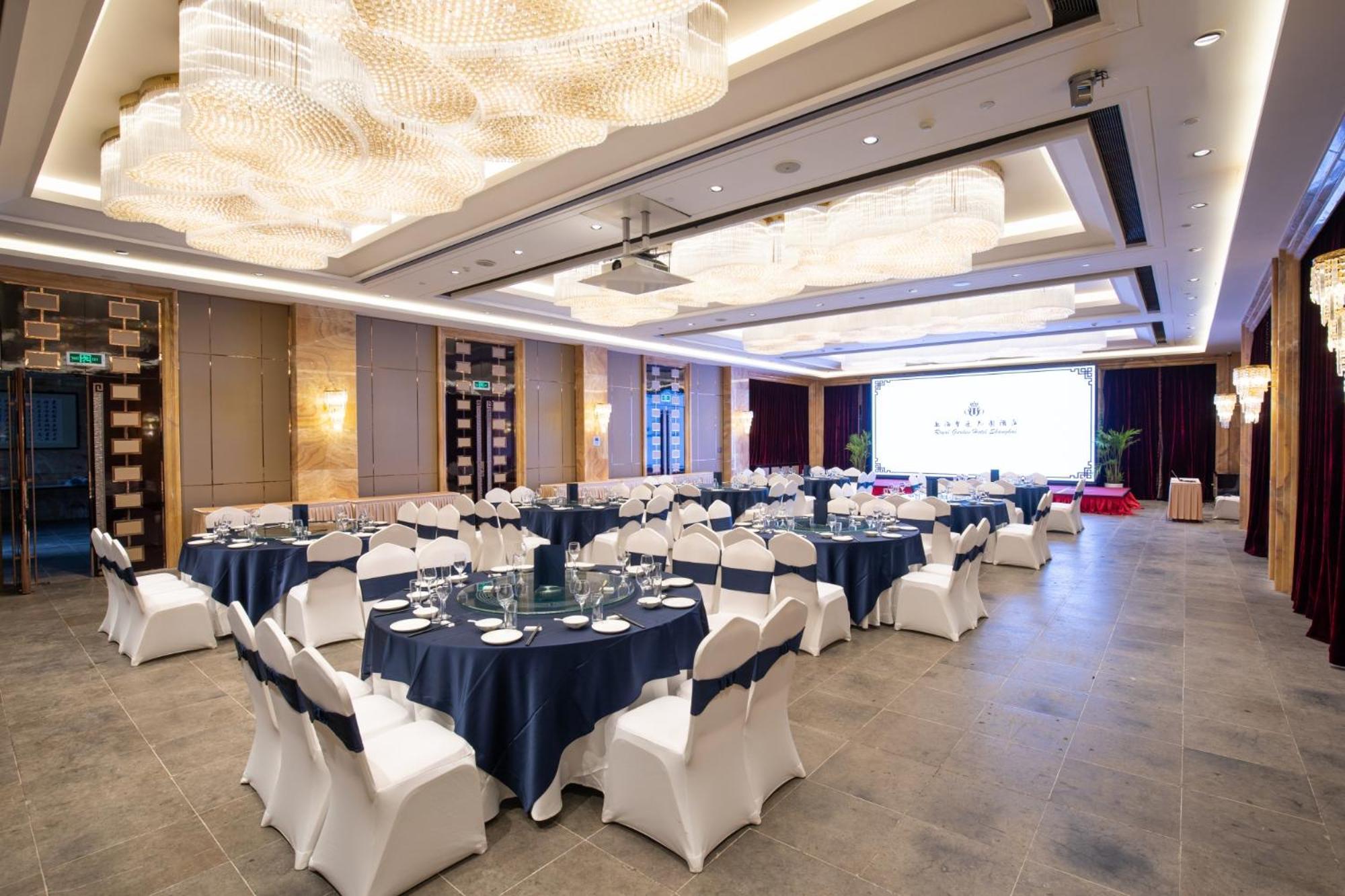 Royal Garden Hotel Shanghai-Free Shuttle To And From Disney & Pvg & Close Metro Line2 Easy To Sha New Expo Exterior photo
