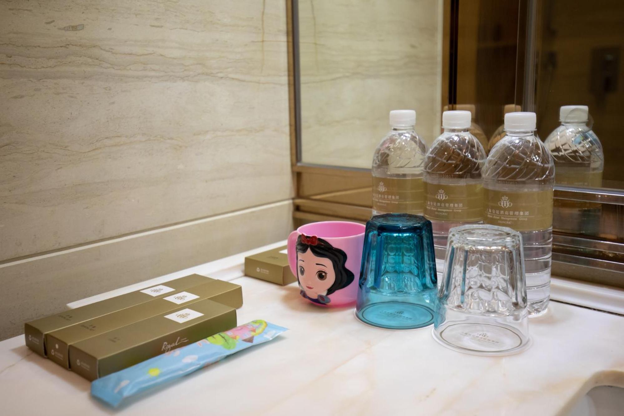 Royal Garden Hotel Shanghai-Free Shuttle To And From Disney & Pvg & Close Metro Line2 Easy To Sha New Expo Exterior photo