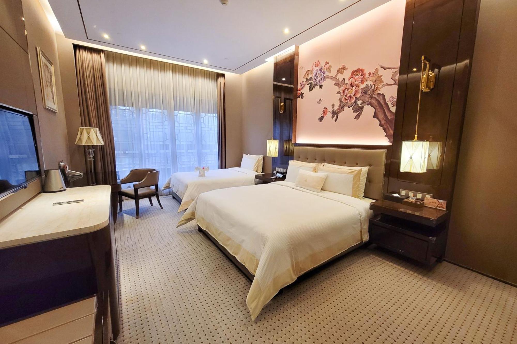 Royal Garden Hotel Shanghai-Free Shuttle To And From Disney & Pvg & Close Metro Line2 Easy To Sha New Expo Exterior photo
